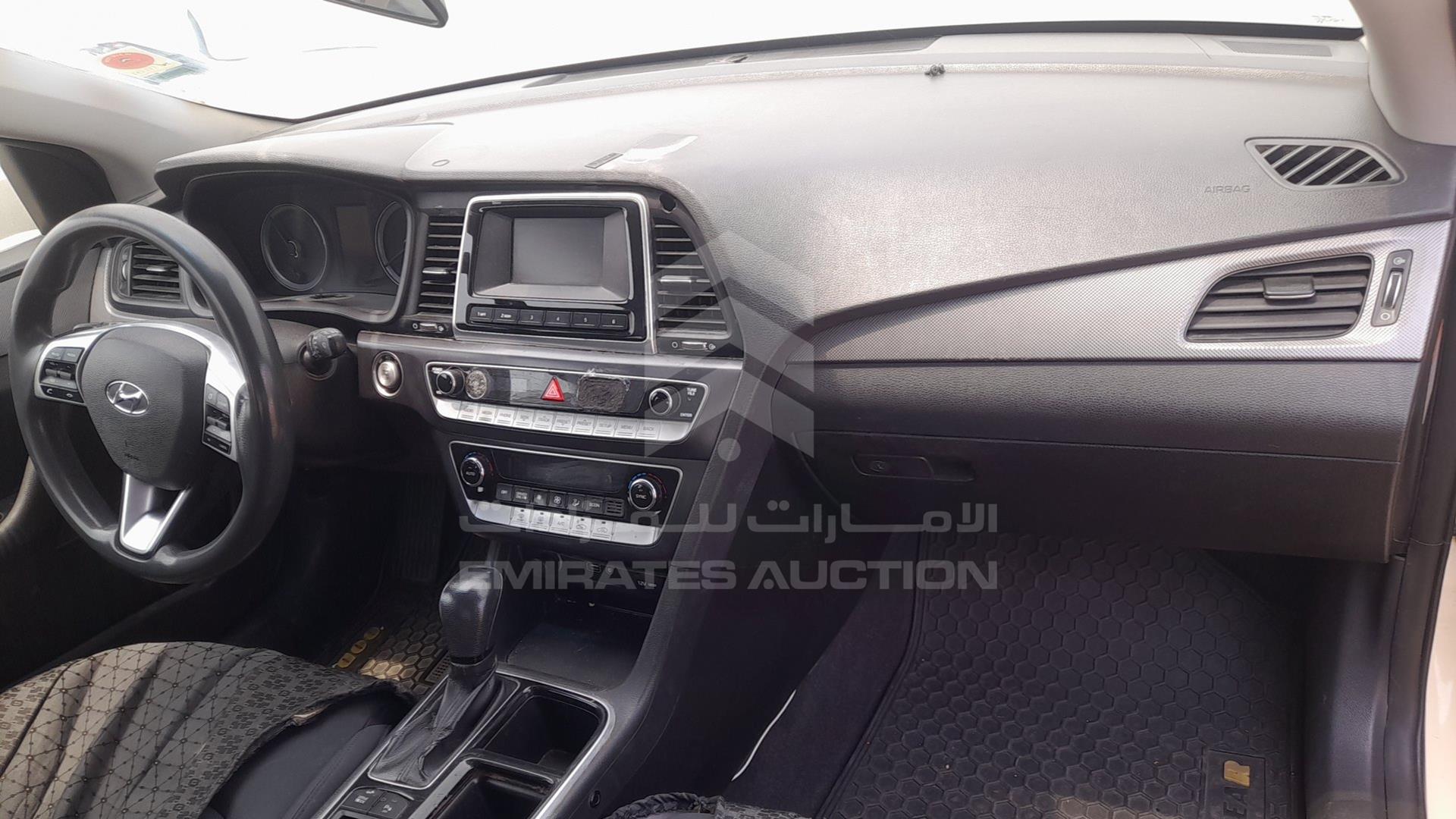 2018 HYUNDAI SONATA VIN: KMHE24132JA082126
