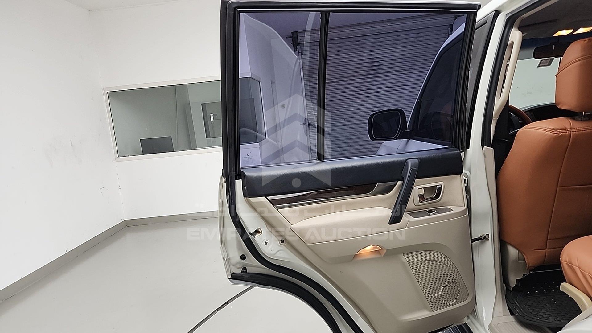 2011 MITSUBISHI PAJERO VIN: JMYLRV95WBJ705799