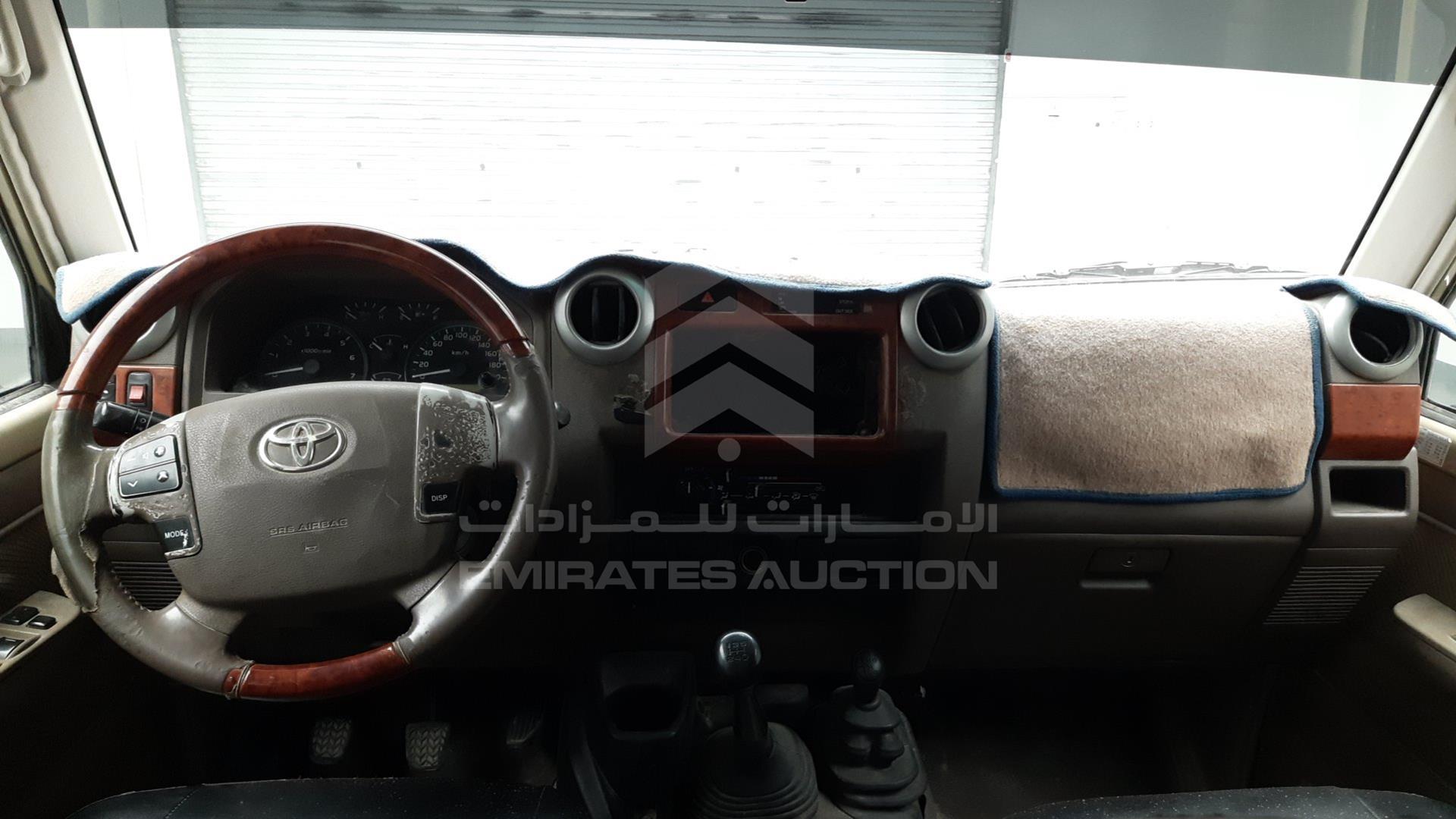 2015 TOYOTA LAND CRUISER VIN: JTFBU71J8F7004298