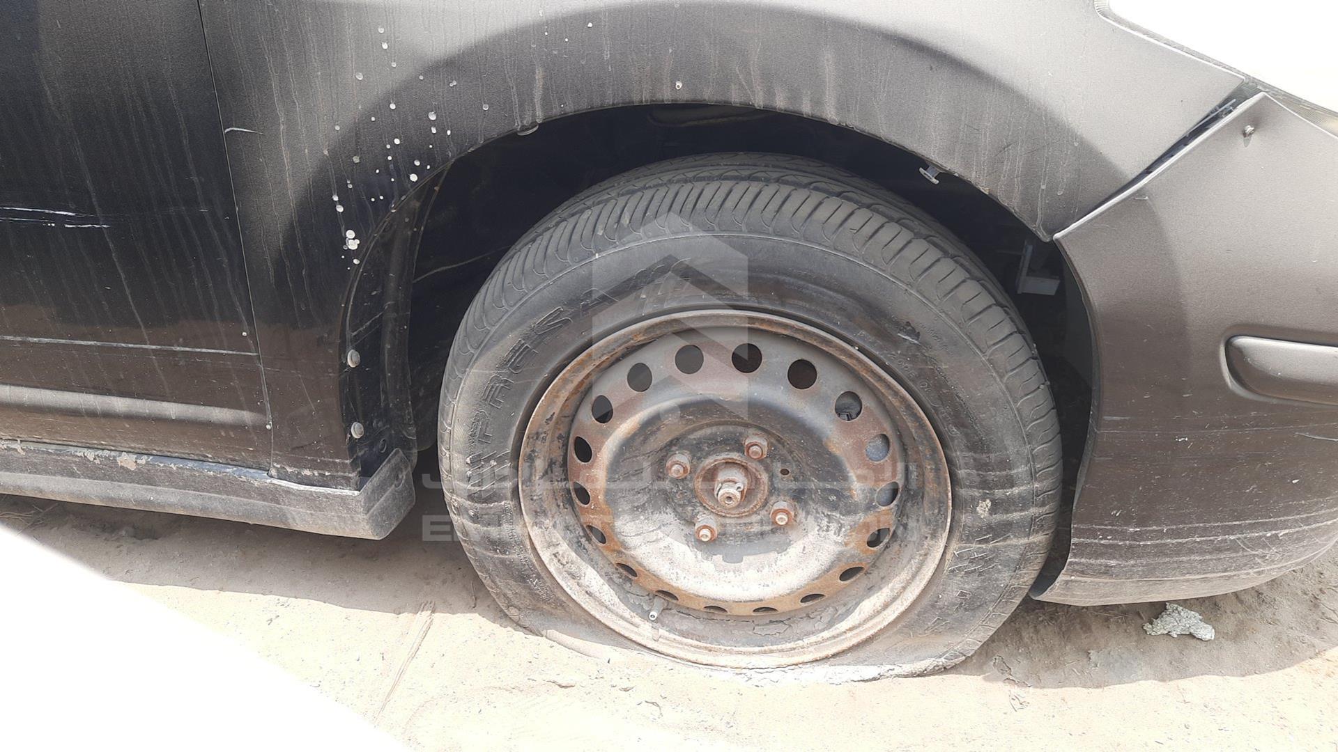 2011 NISSAN TIIDA VIN: 3N1BC1C65BL356684