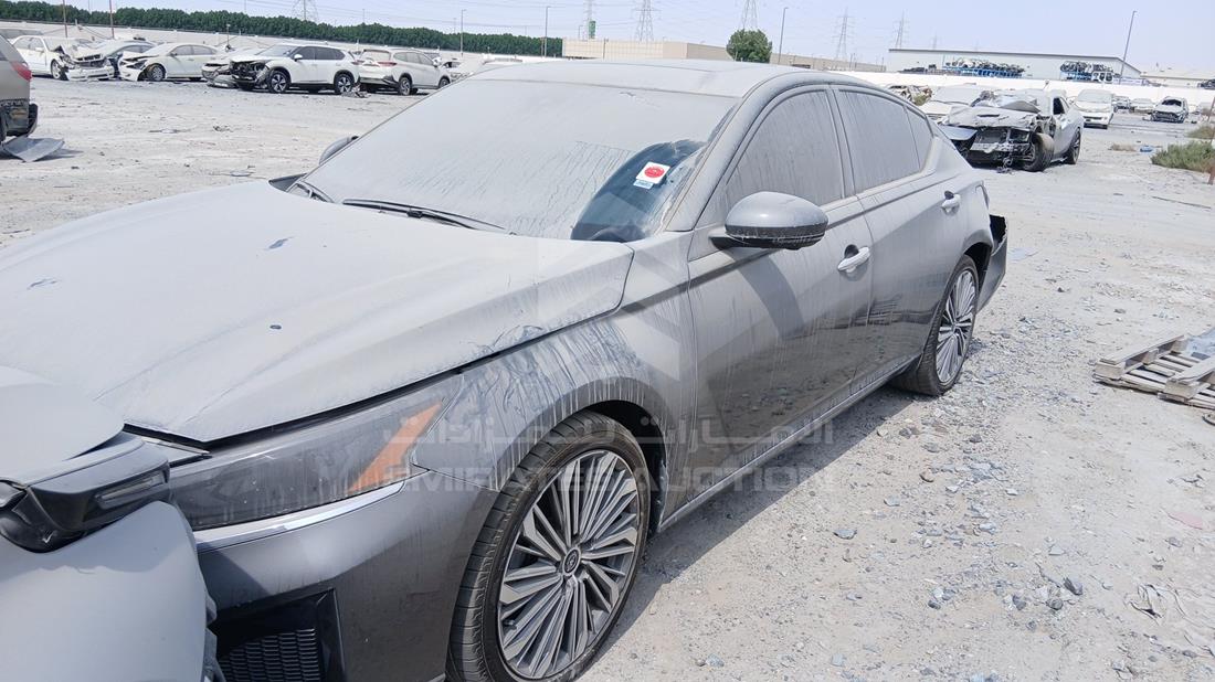 2023 Nissan Altima — Front Left Angle — Photo 5