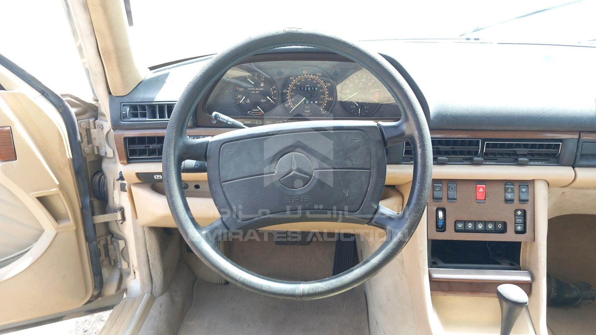 1989 MERCEDES SE 300 VIN: WDBCA24D2KA489158