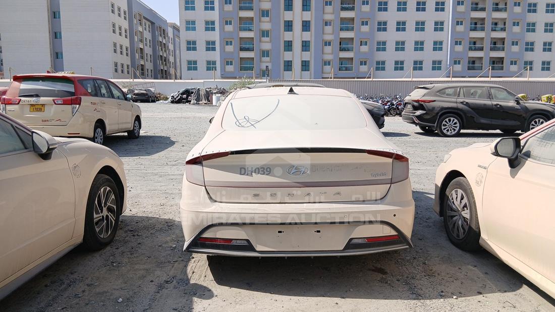 هيونداي سوناتا هجينة 2021 — الزاوية الخلفية — صورة 8