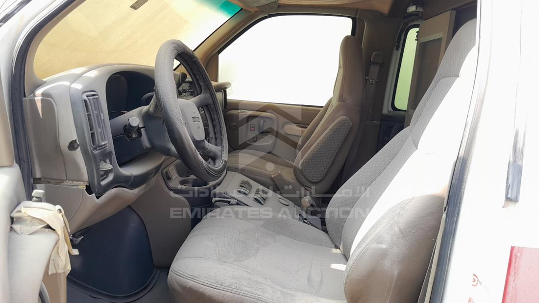 2000 GMC 2500 — Front Left Driver Seat View — Photo 12