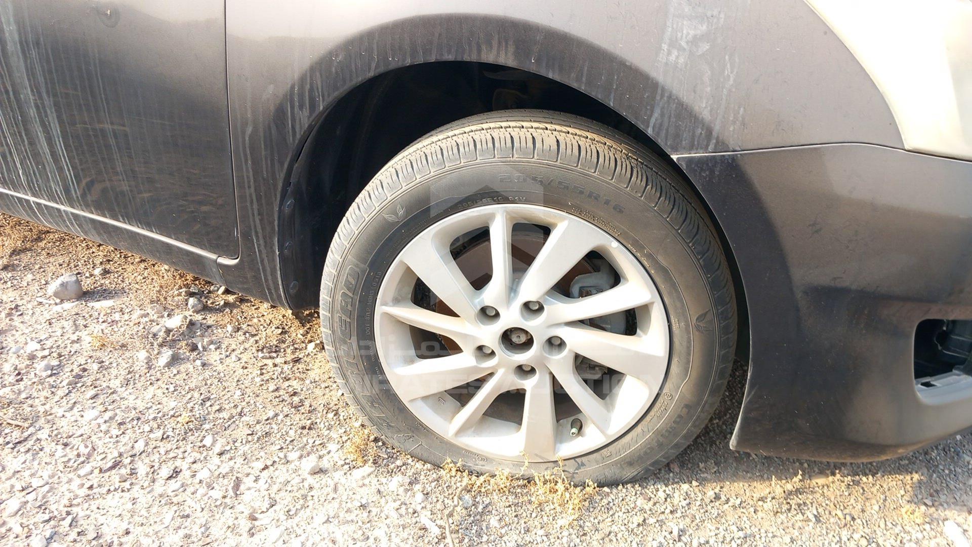 2015 NISSAN TIIDA VIN: MNTBC2C94F6006632