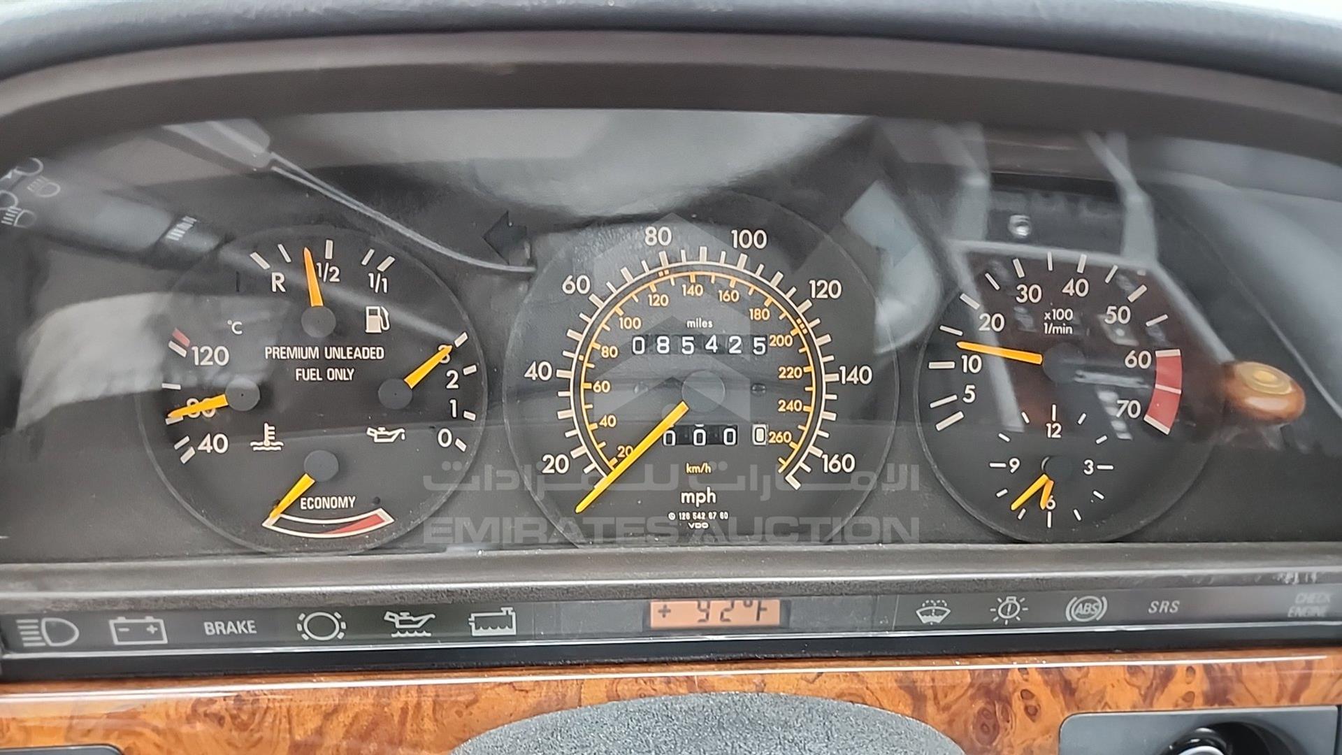 1990 MERCEDES SEL 560 VIN: WDBCA39E7LA537035