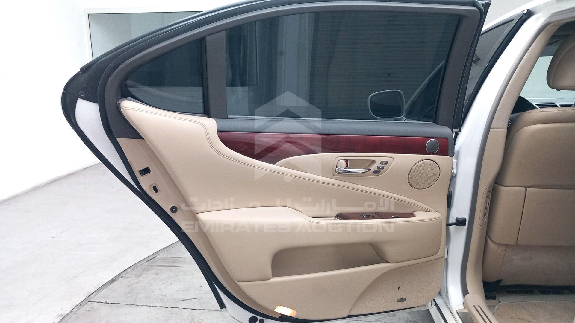 2009 LEXUS LS 460 L VIN: JTHGL46F205027078