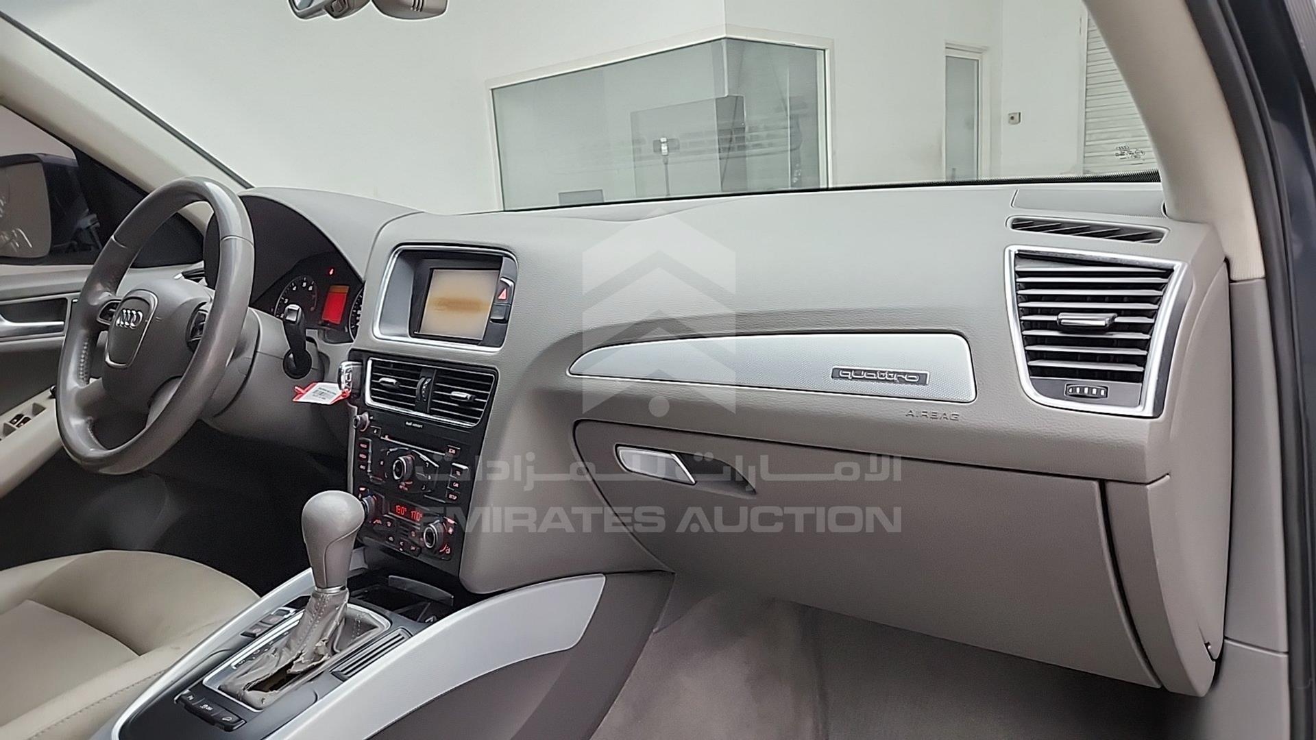 2011 AUDI Q5 VIN: WAUCFC8R2BA042938