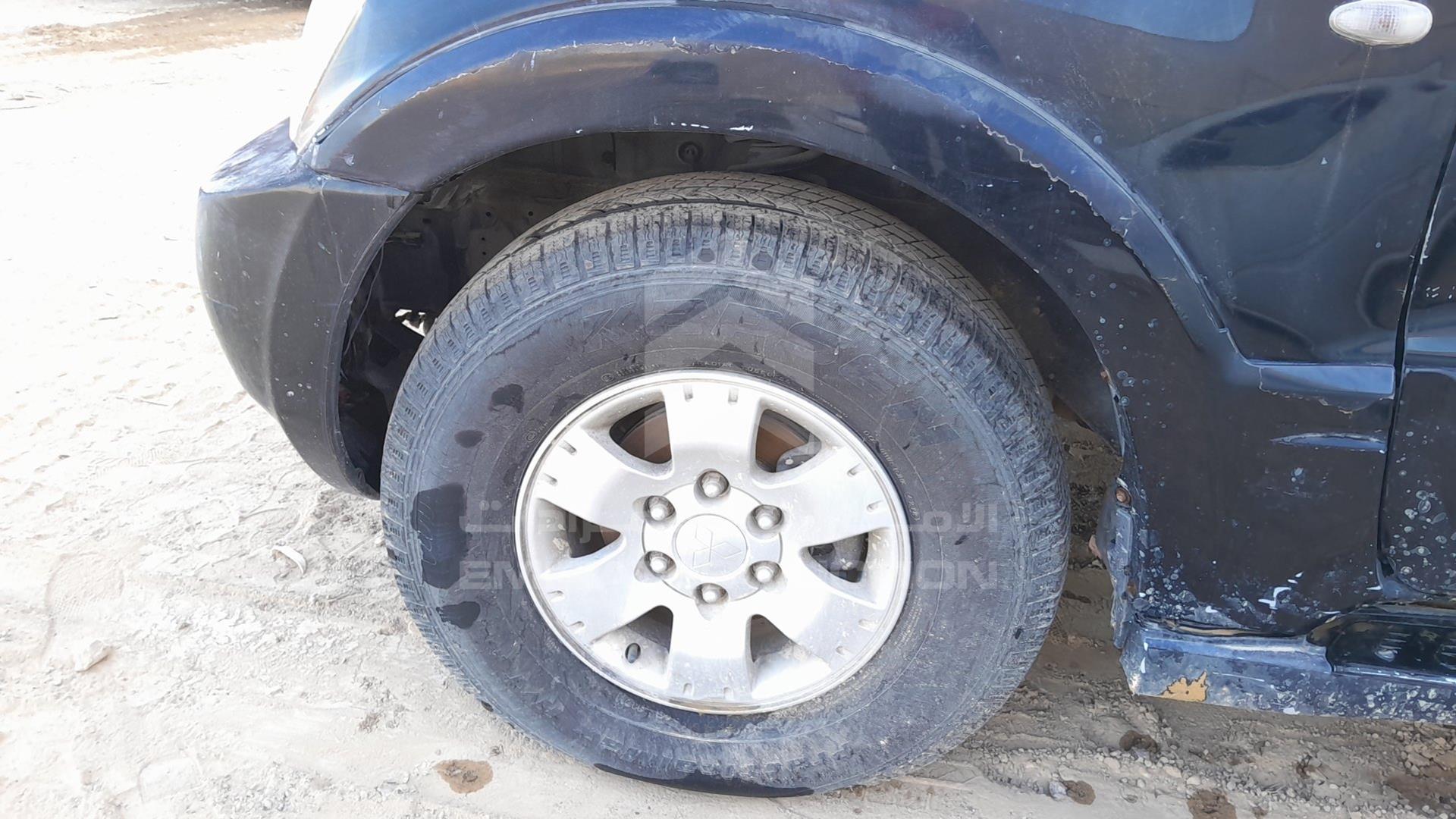 2007 MITSUBISHI PAJERO VIN: JMYLRV73W7J703442