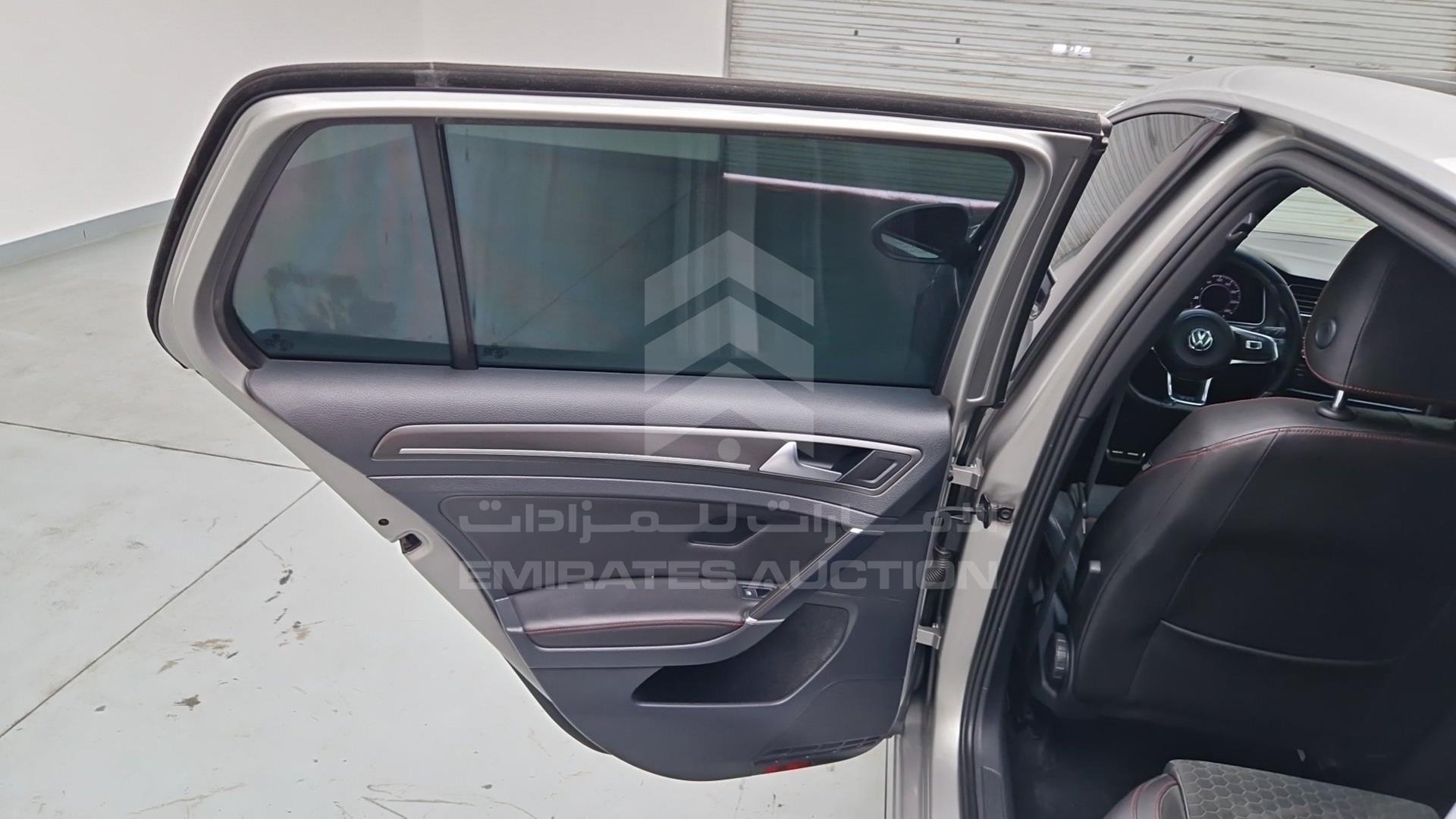 2018 VOLKSWAGEN GOLF VIN: WVWFL2AU7JW034126