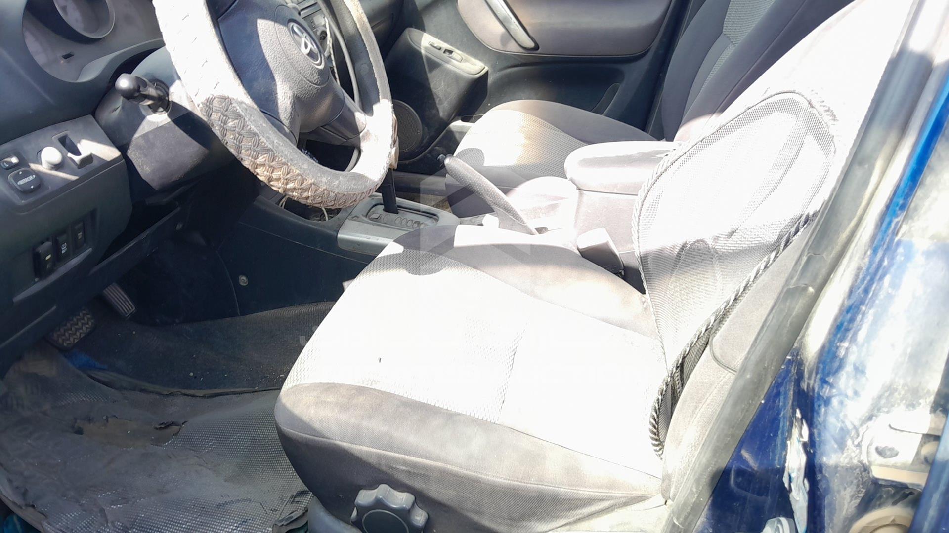 2004 TOYOTA RAV-4 VIN: JTEGD20V740024176
