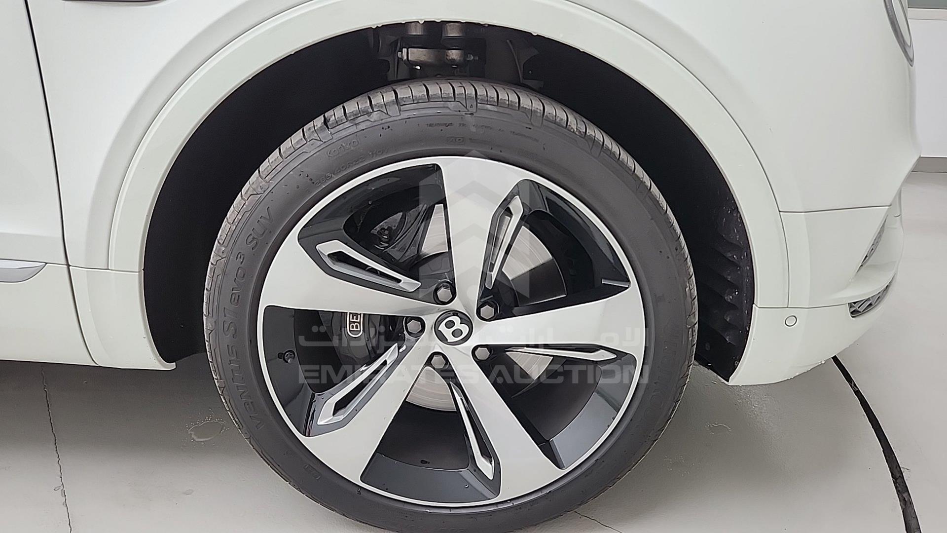 2018 BENTLEY BENTAYGA VIN: SJAAL1ZV5JC022898