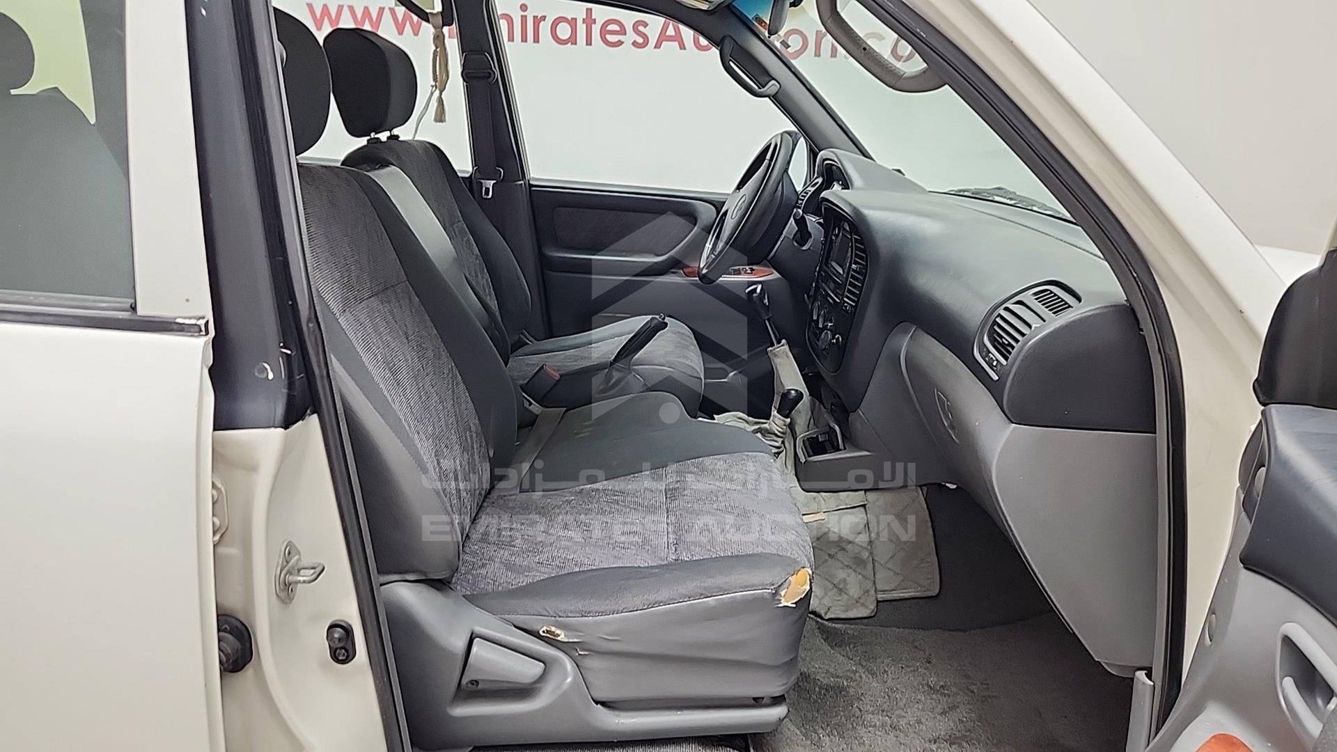 2002 TOYOTA LAND CRUISER VIN: JTGHJ01J723001920
