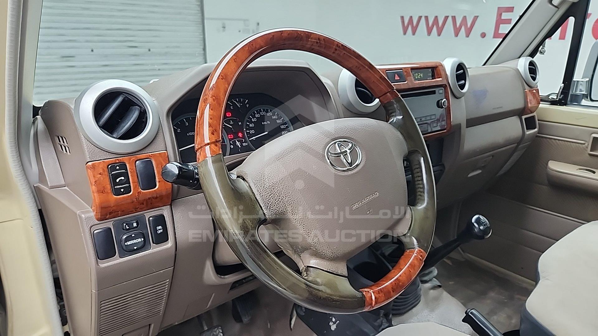 2015 TOYOTA LAND CRUISER VIN: JTFLU73J0F7004670