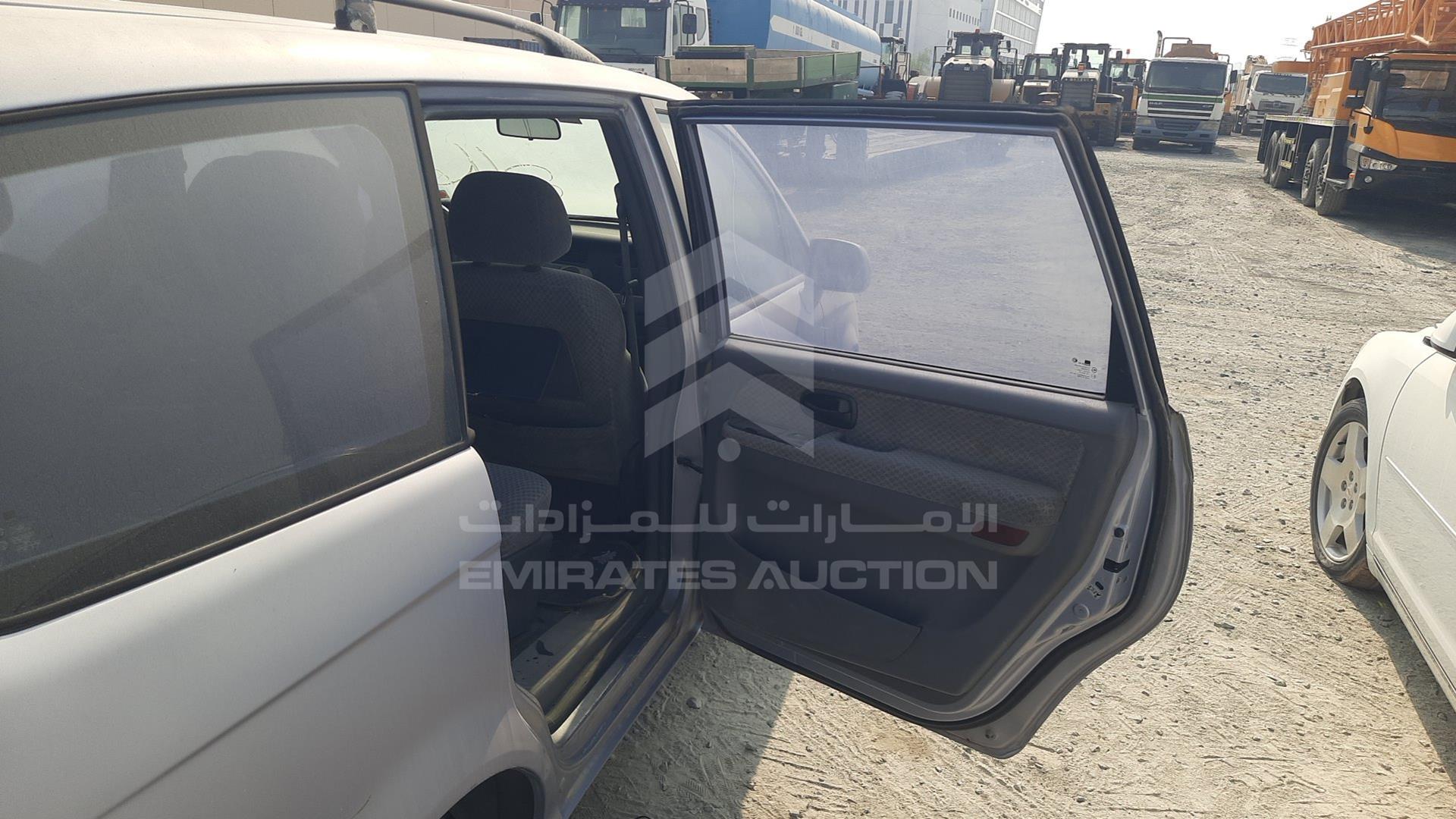 2003 HYUNDAI TRAJET VIN: KMHMH81C83U149511