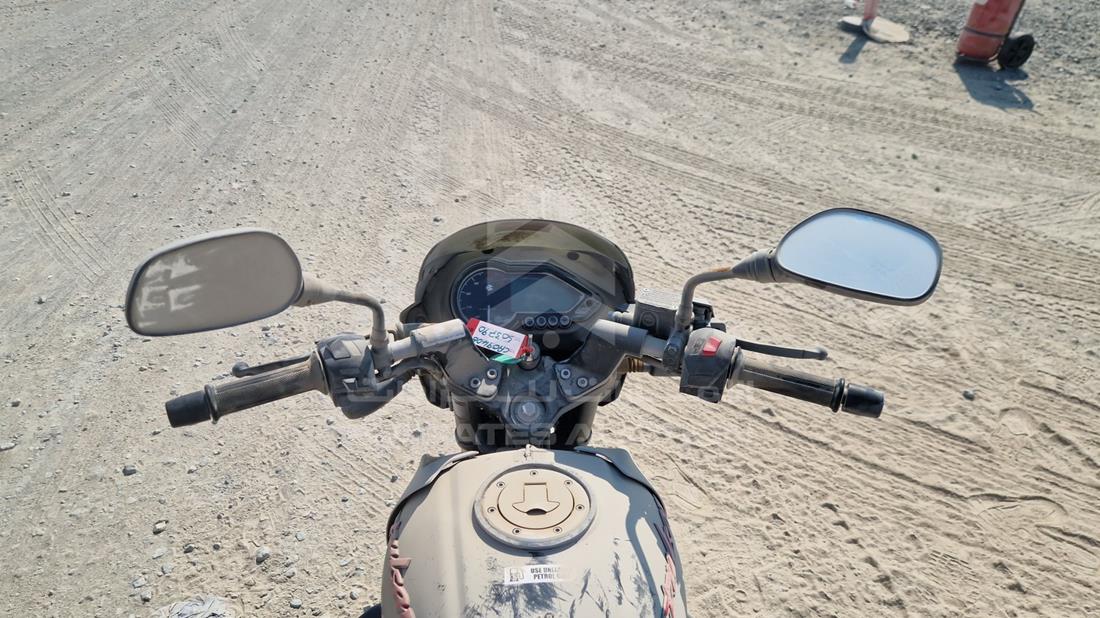 2021 Bajaj Pulsar — Steering & Mounted Controls — Photo 12