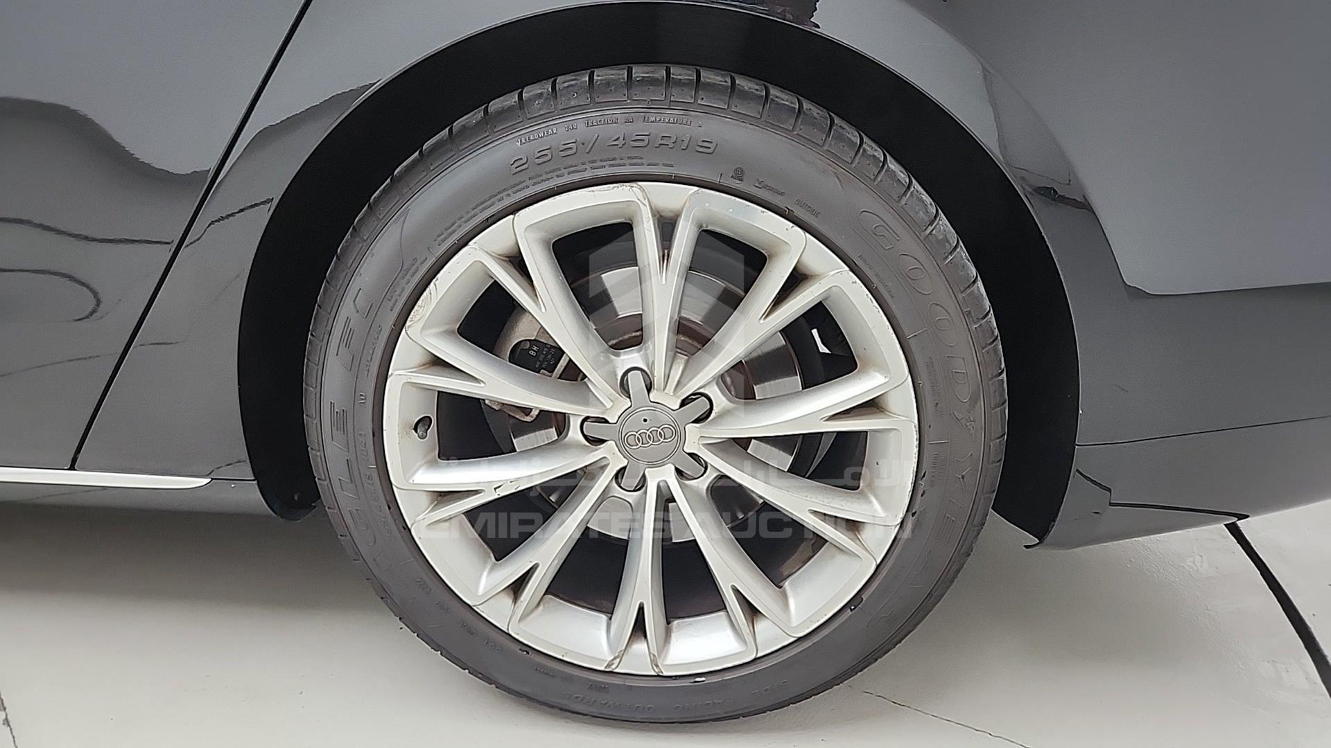 2014 AUDI A8 VIN: WAURGBFD4EN001216