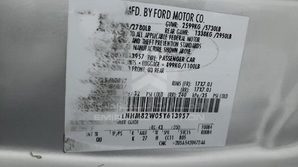 Lincoln Town Car 2005 1LNHM82W05Y613957 Image 24