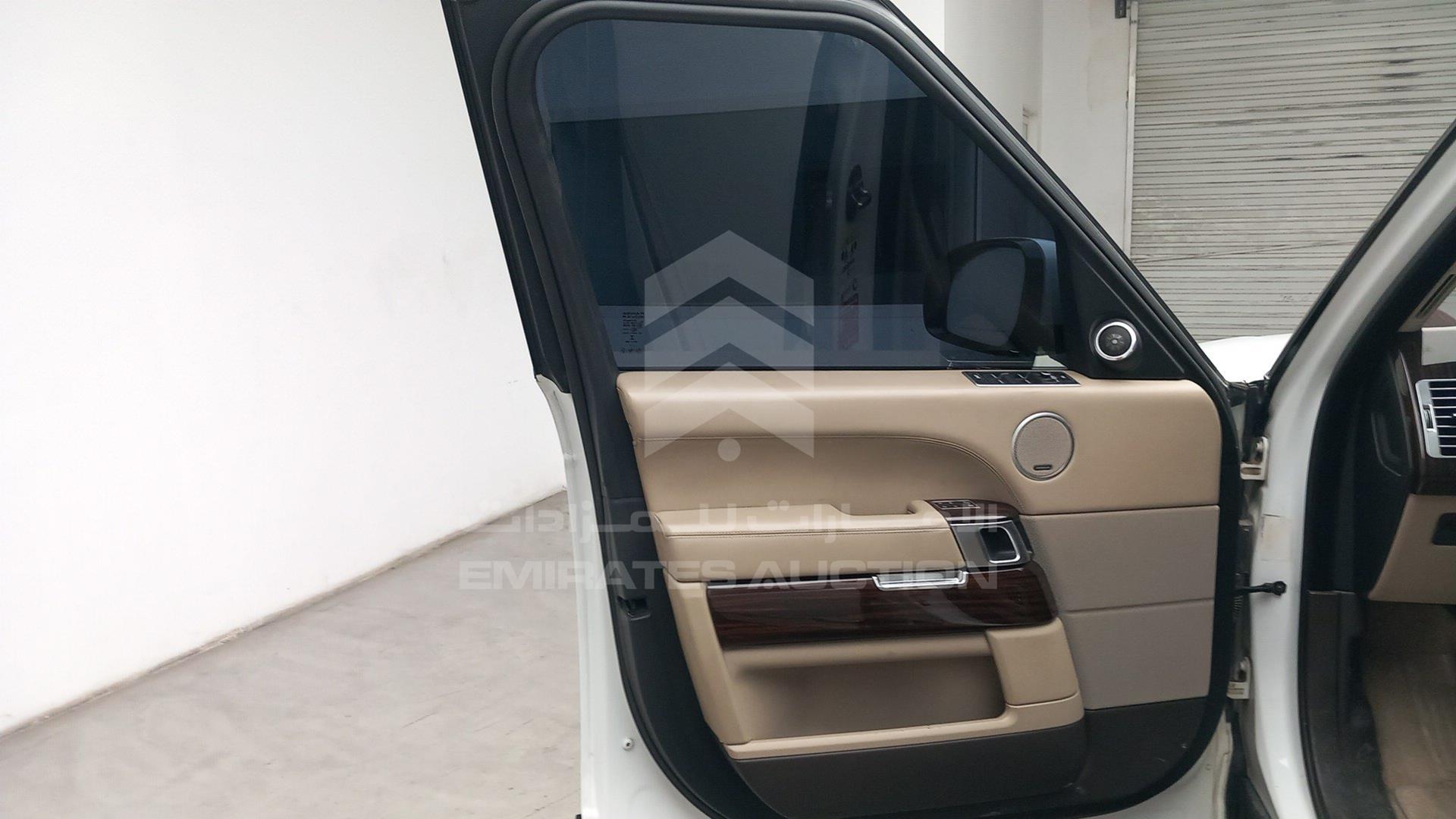 2014 RANGE ROVER VOGUE VIN: SALGA2EF0EA174181