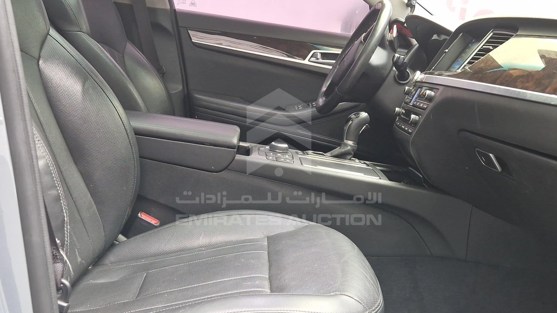 2016 HYUNDAI GENESIS VIN: KMHGM41DDGU126104