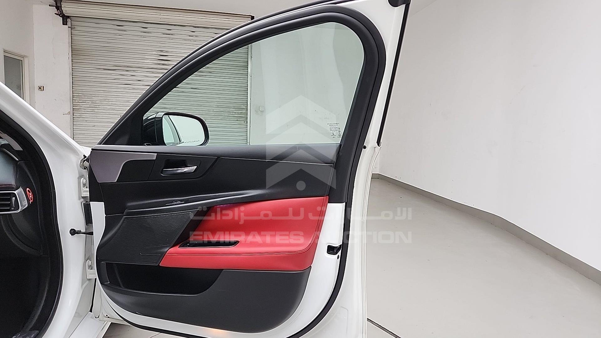 2016 JAGUAR XE VIN: SAJAB4BG8GA924028