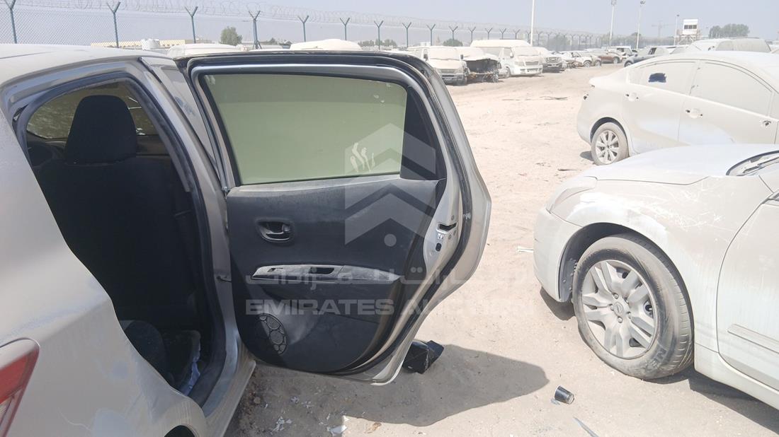 تويوتا ياريس 2014 — الباب الخلفي الأيمن — صورة 21
