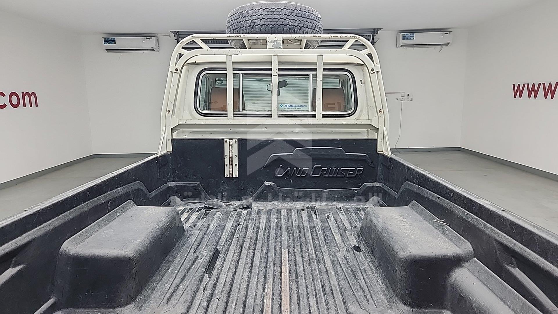 2012 TOYOTA LAND CRUISER VIN: JTFLU73J3C4522897