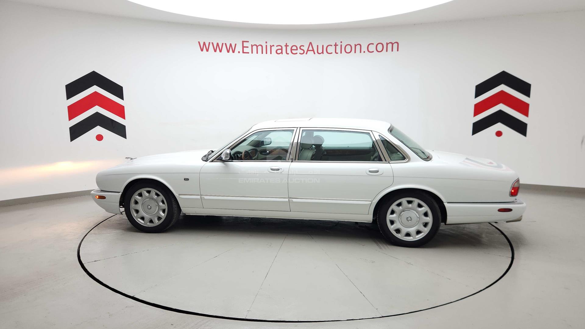 1999 JAGUAR X J 8 VIN: SAJKD684XXC868976