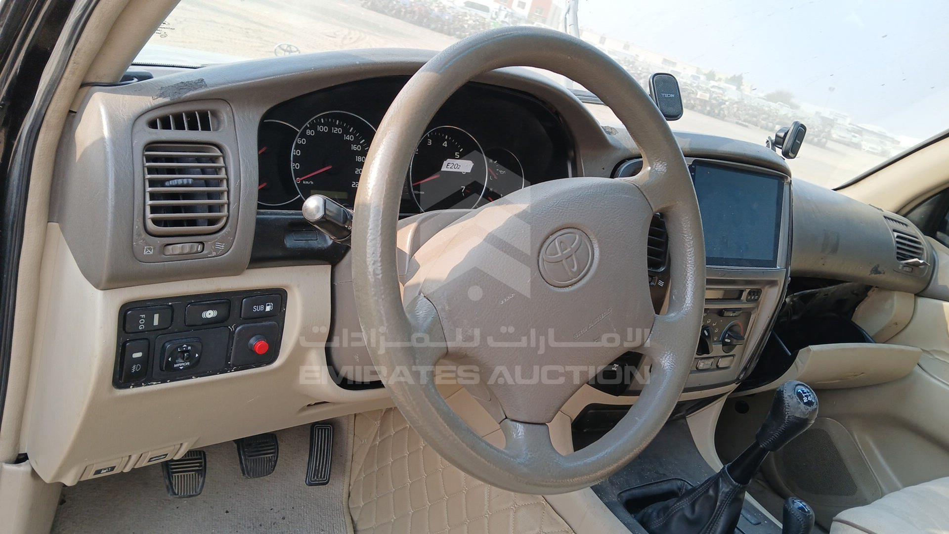 2005 TOYOTA LAND CRUISER VIN: JTEHJ09J755122002