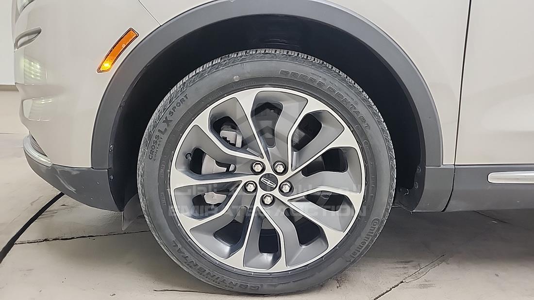 2023 Lincoln Nautilus — Front Left Tyre — Photo 39