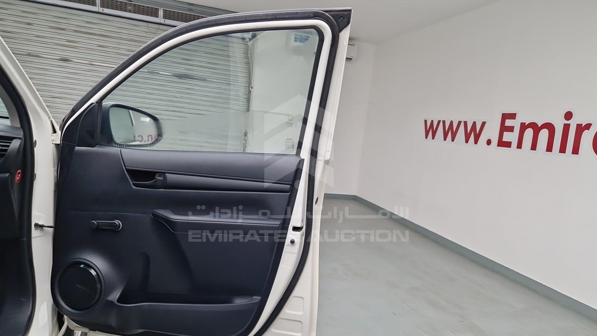2018 TOYOTA HILUX VIN: MR0DB8CD8J0174166