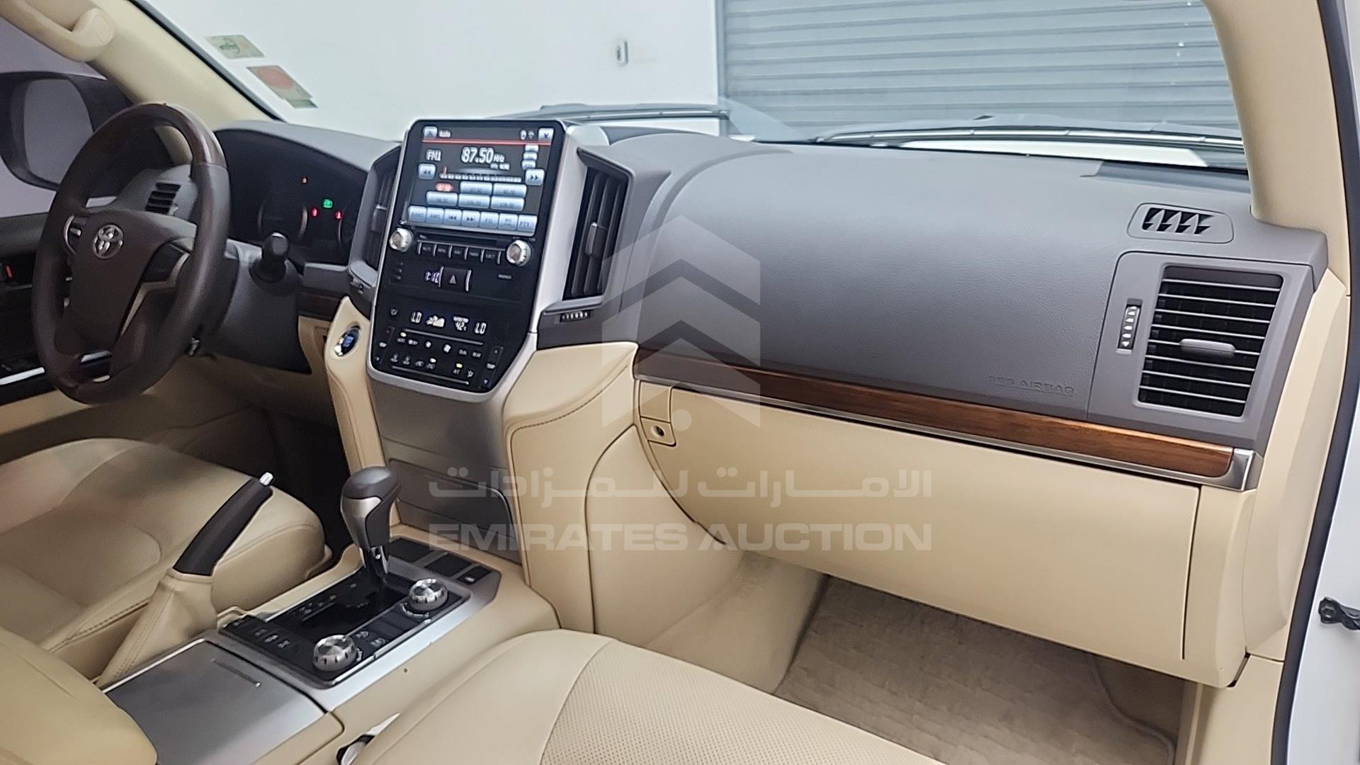 2017 TOYOTA LAND CRUISER GXR V6 VIN: JTMHU01J4H5125418