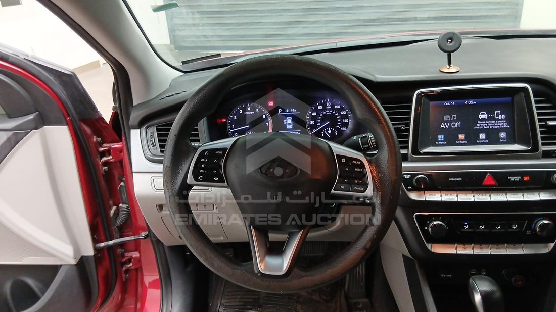 2019 Hyundai Sonata — Steering & Mounted Controls — Photo 17