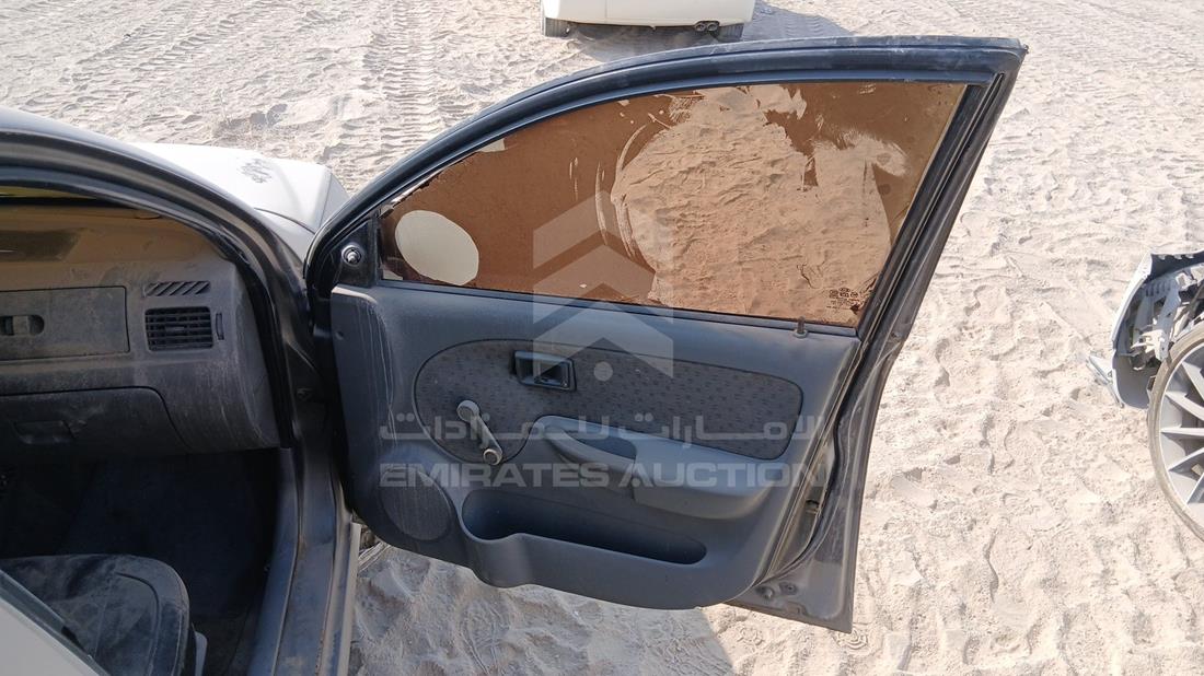 2005 Kia Rio — Front Right Door — Photo 24