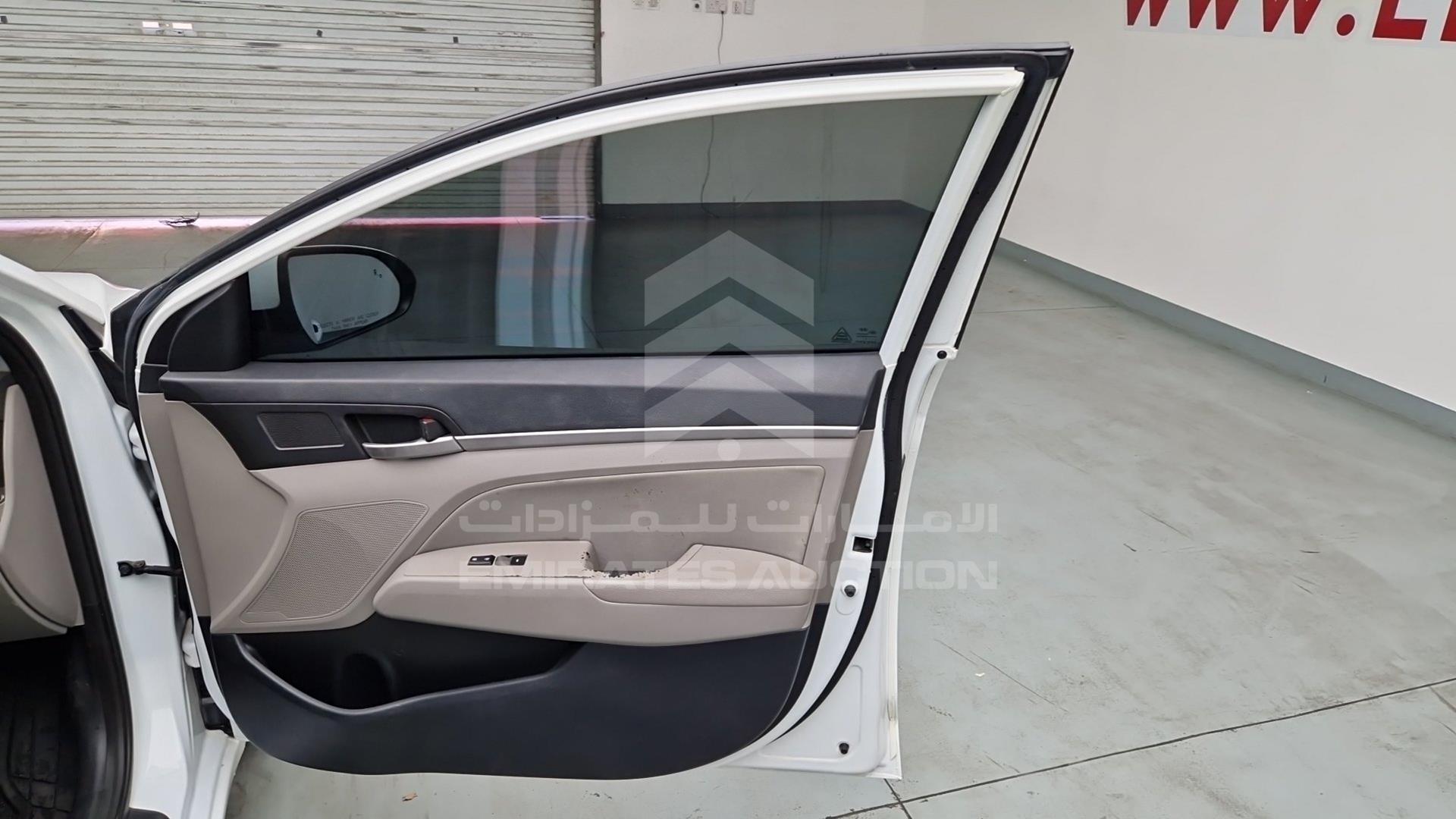 2017 HYUNDAI ELANTRA VIN: 5NPD84LF6HH058582