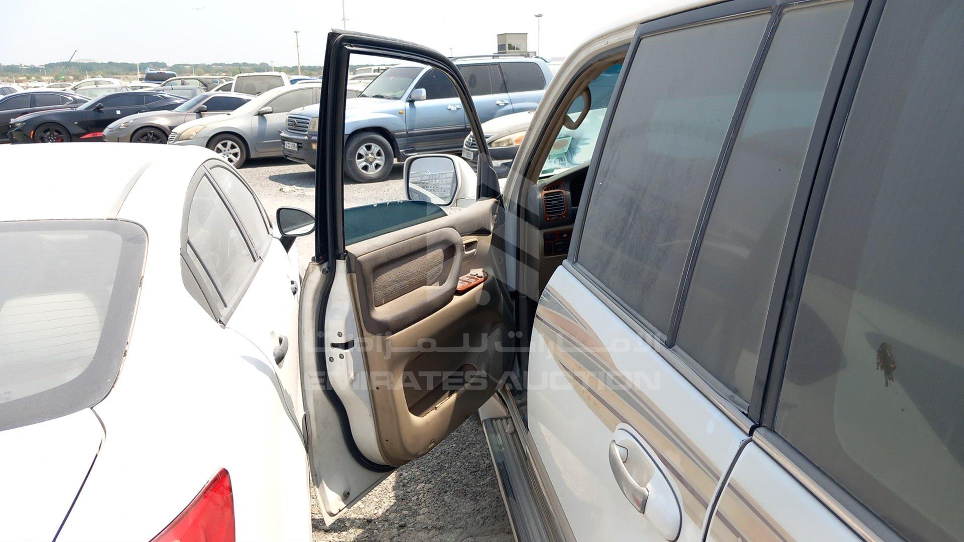 2005 TOYOTA LAND CRUISER VIN: JTEHJ09J755117236