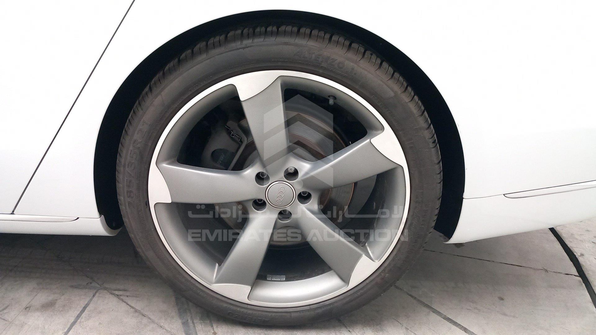 2016 AUDI A8 VIN: WAUY2BFD0GN000917