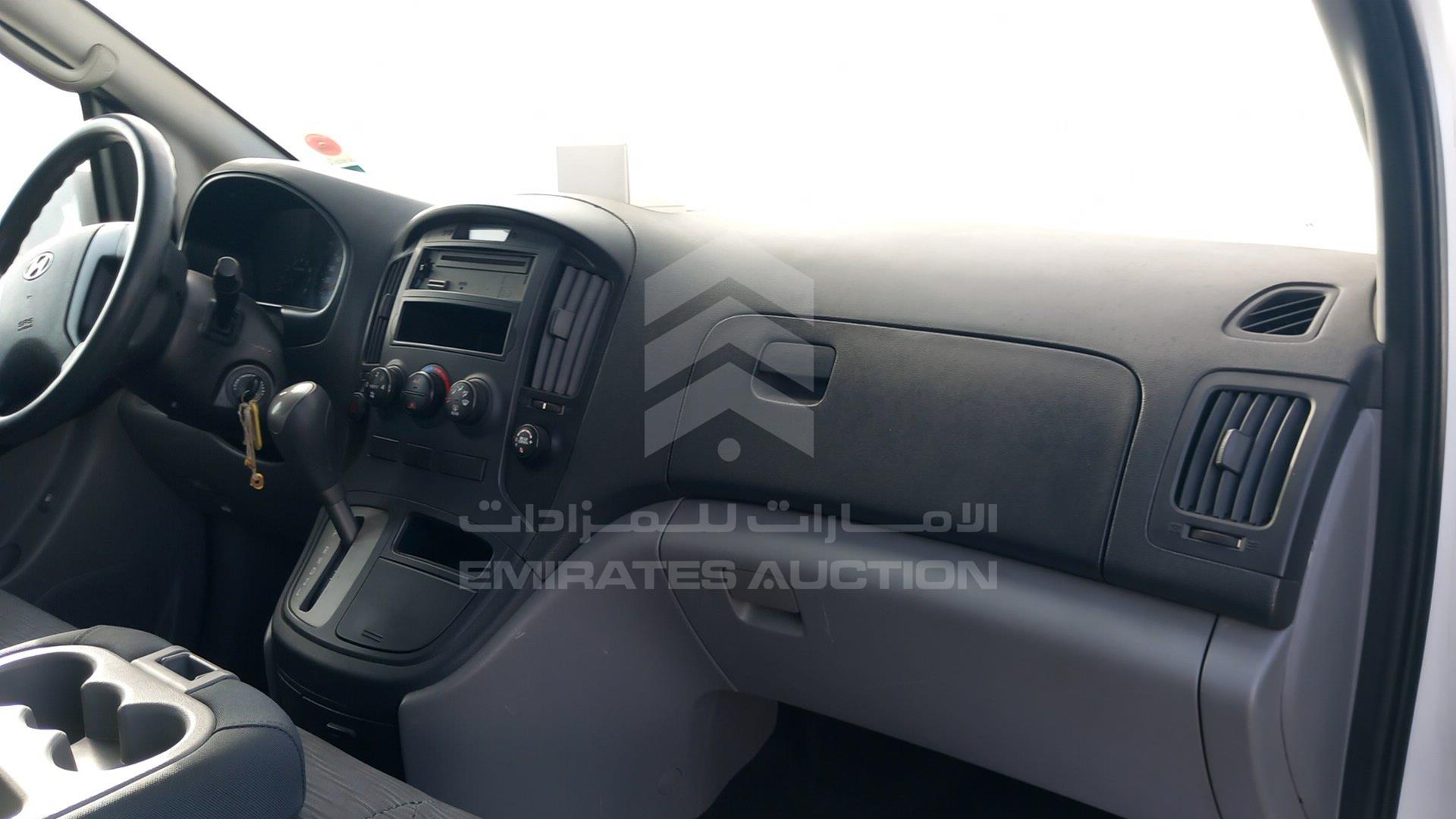 2016 HYUNDAI H1 VIN: KMJWA37RXGU725731