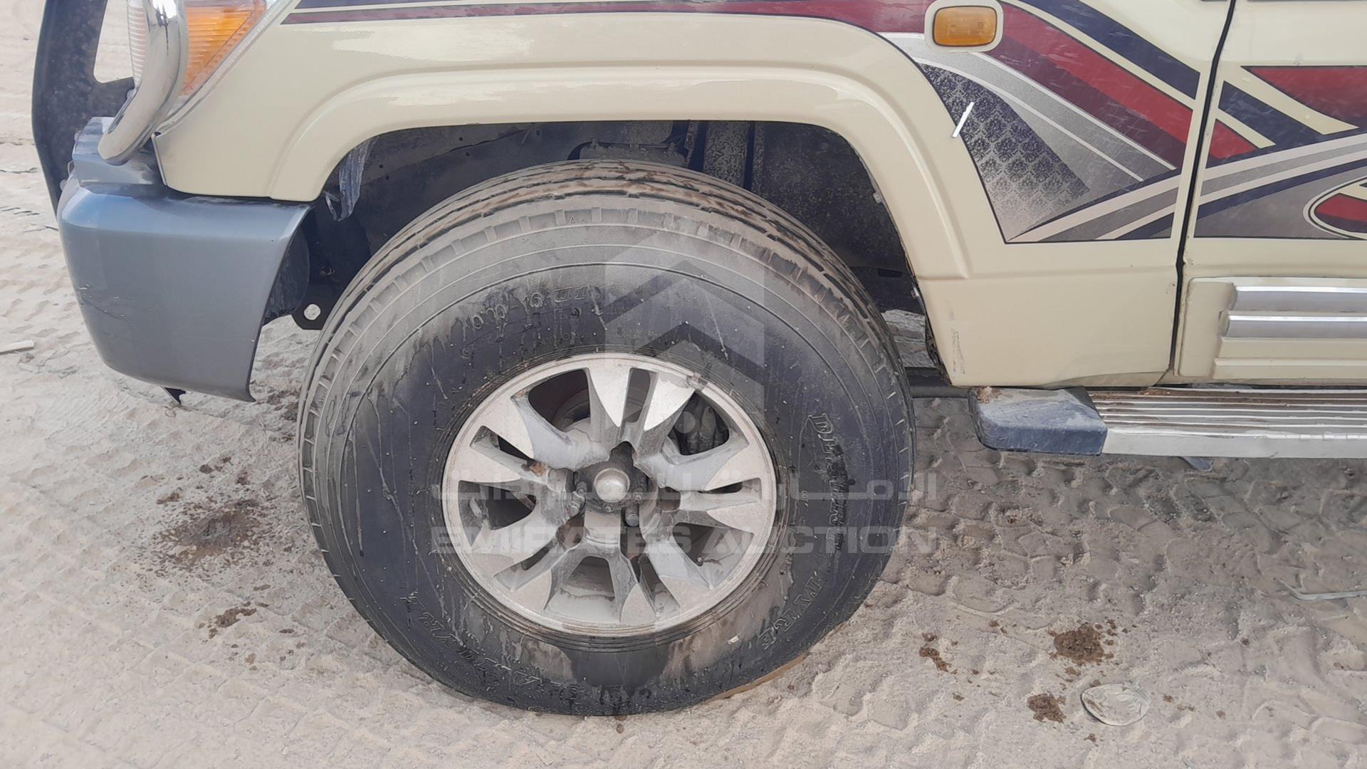2017 TOYOTA LAND CRUISER VIN: JTFLU73J2H7060032