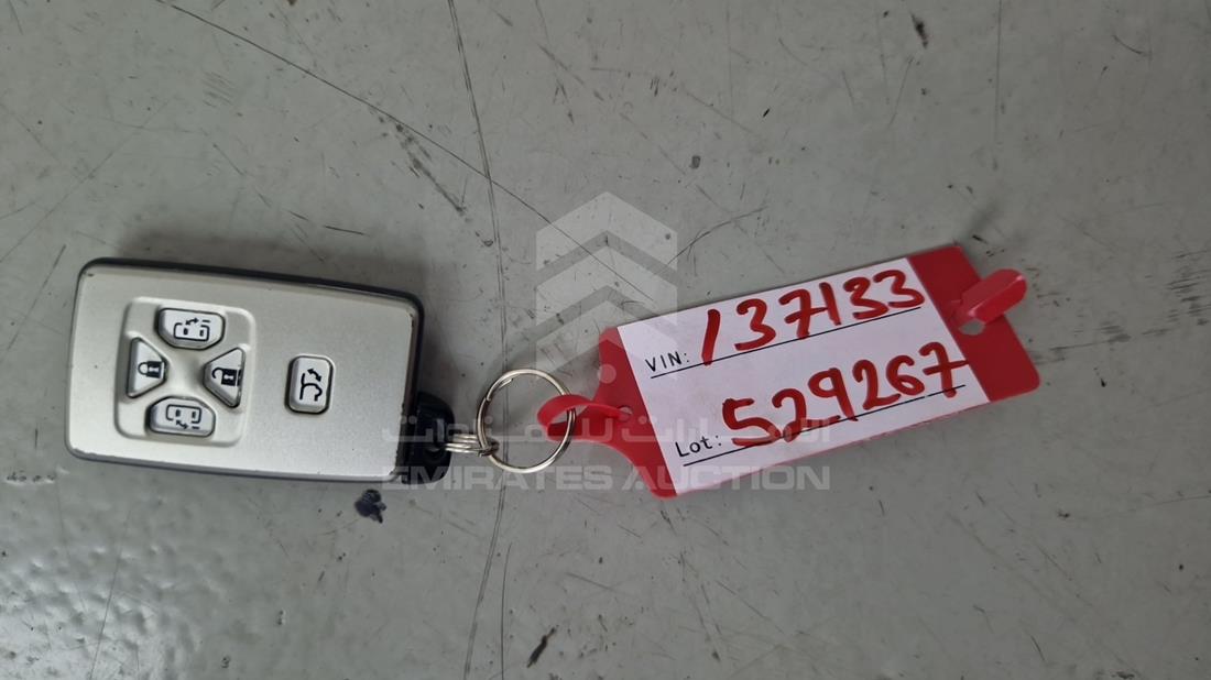 2015 Toyota Previa — Keys — Photo 4