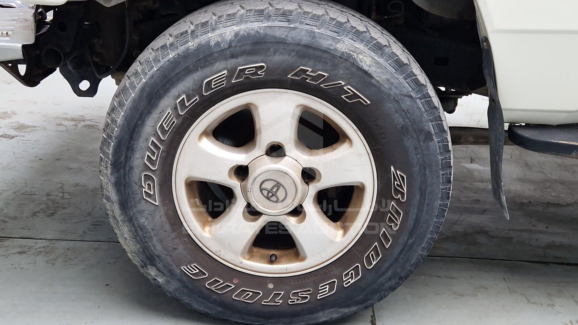 2004 TOYOTA LAND CRUISER VIN: JTFLJ71J348007713