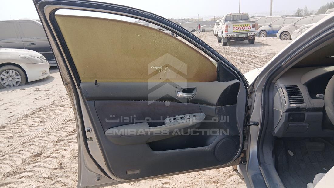 هوندا اكورد 2004 — الباب الأمامي الأيسر — صورة 11