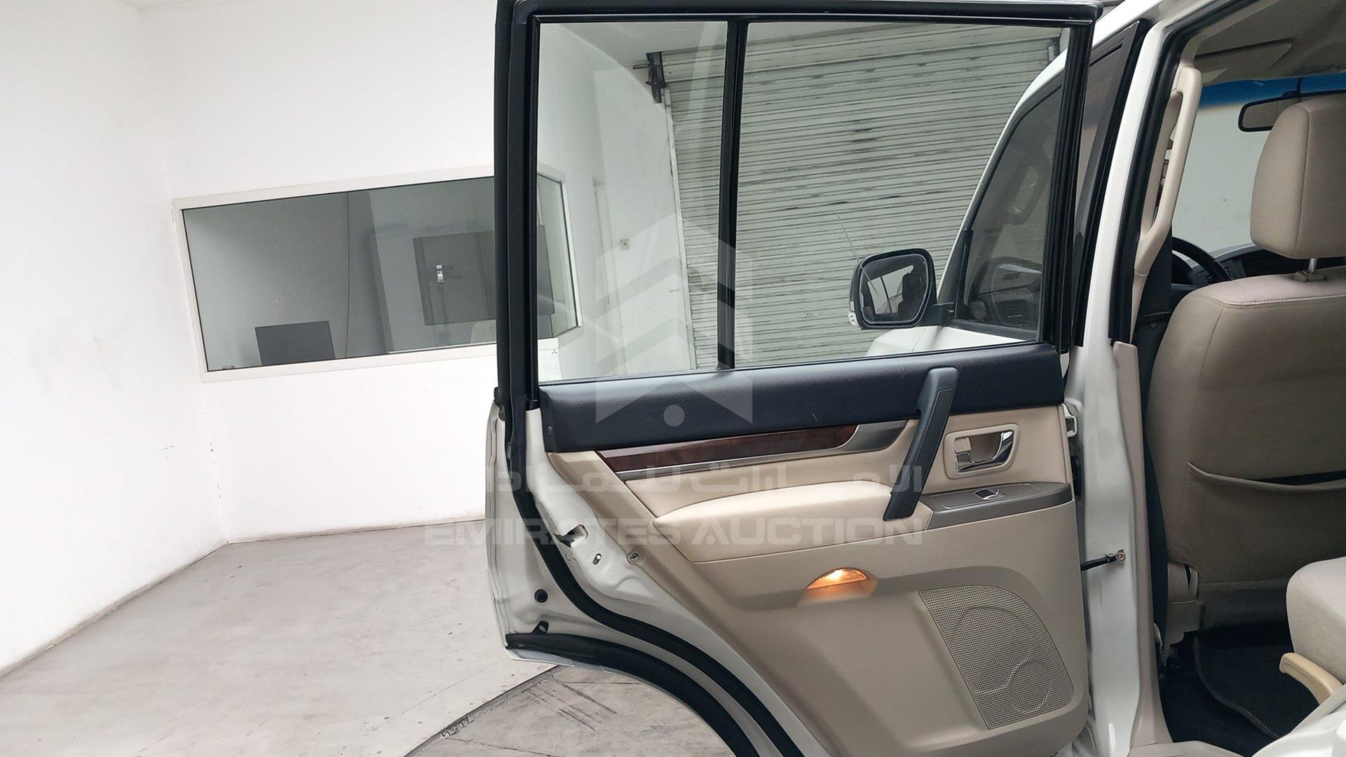 2014 MITSUBISHI PAJERO VIN: JMYLRV95WEJ707012