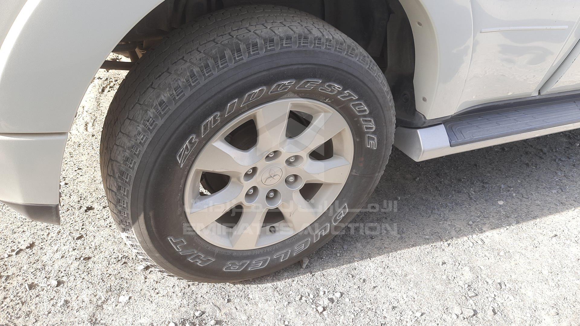 2013 MITSUBISHI PAJERO VIN: JMYLRV95WDJ704832