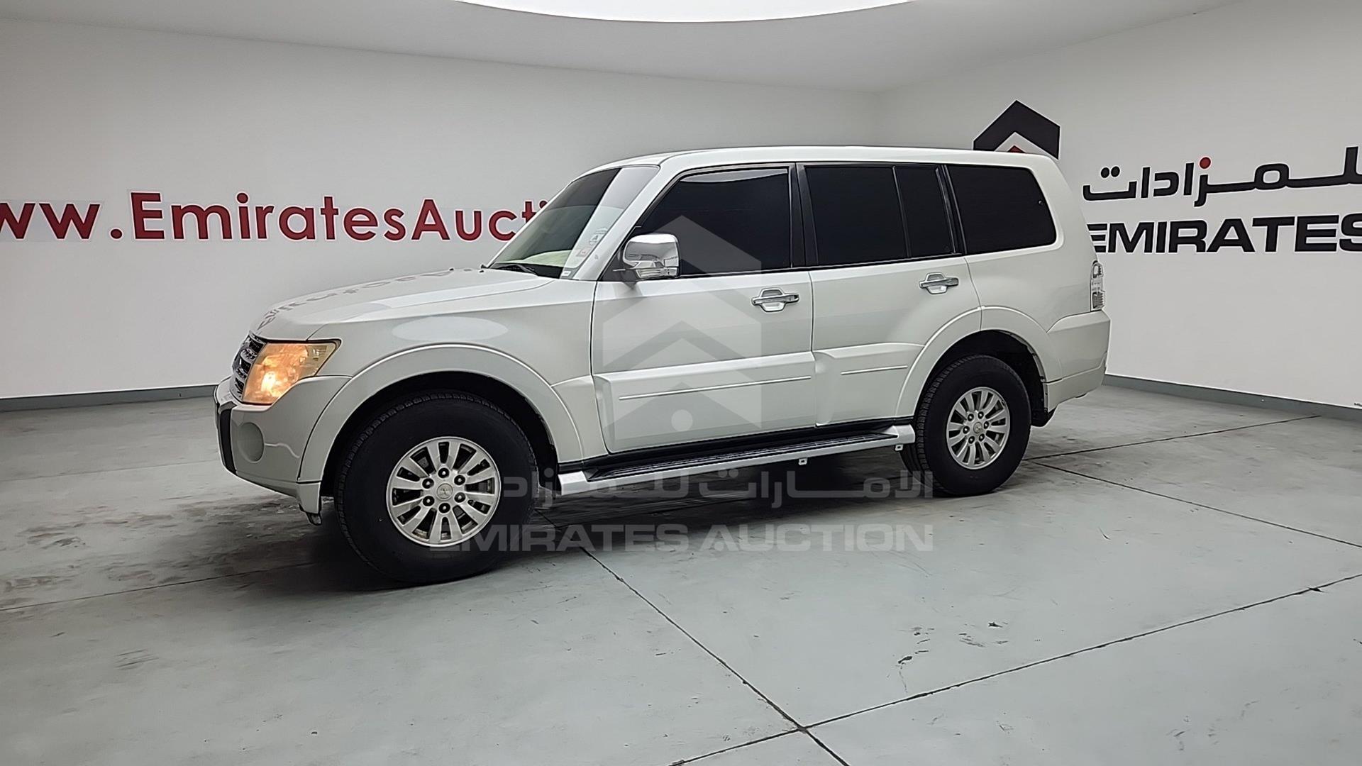 2011 MITSUBISHI PAJERO VIN: JMYLRV95WBJ701598