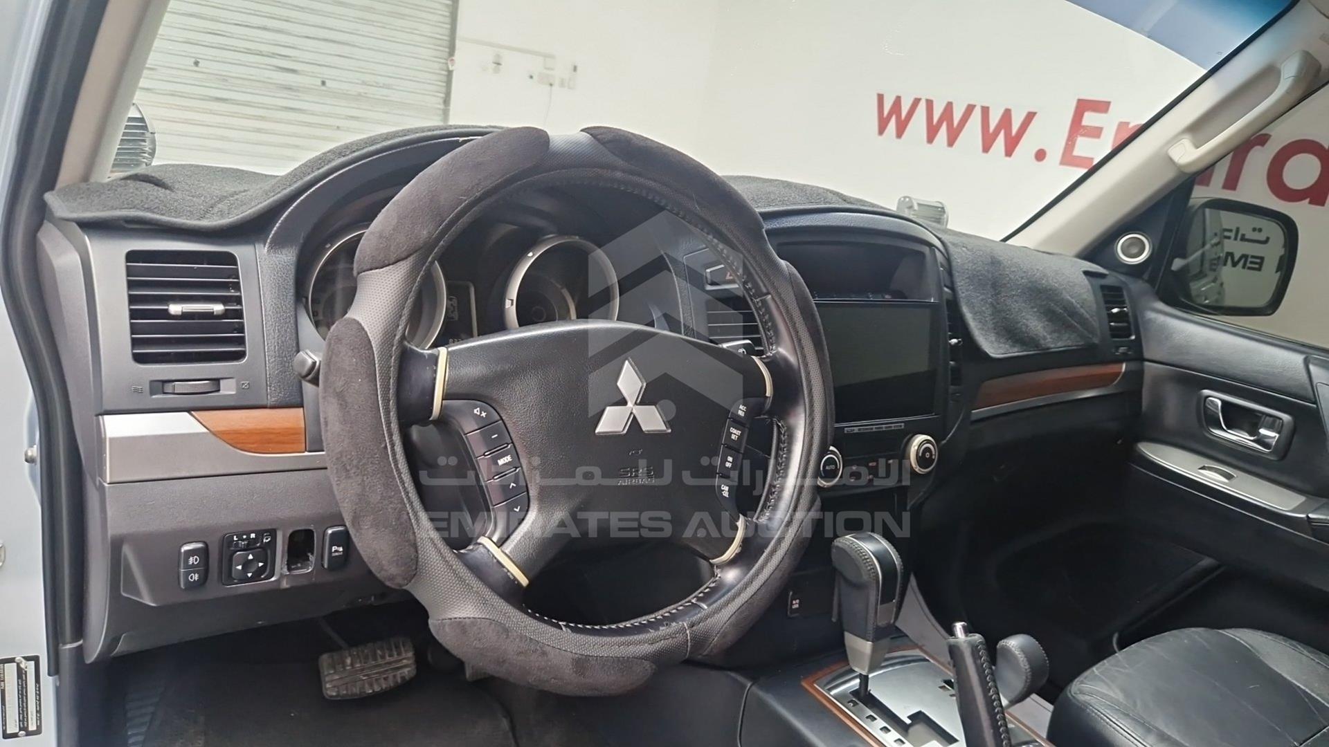 2009 MITSUBISHI PAJERO VIN: JMYMYV87W9J702367