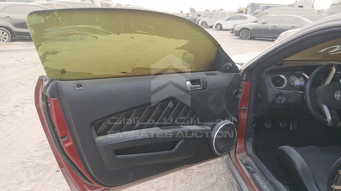 فورد موستانج 2012 — الباب الأمامي الأيسر — صورة 10