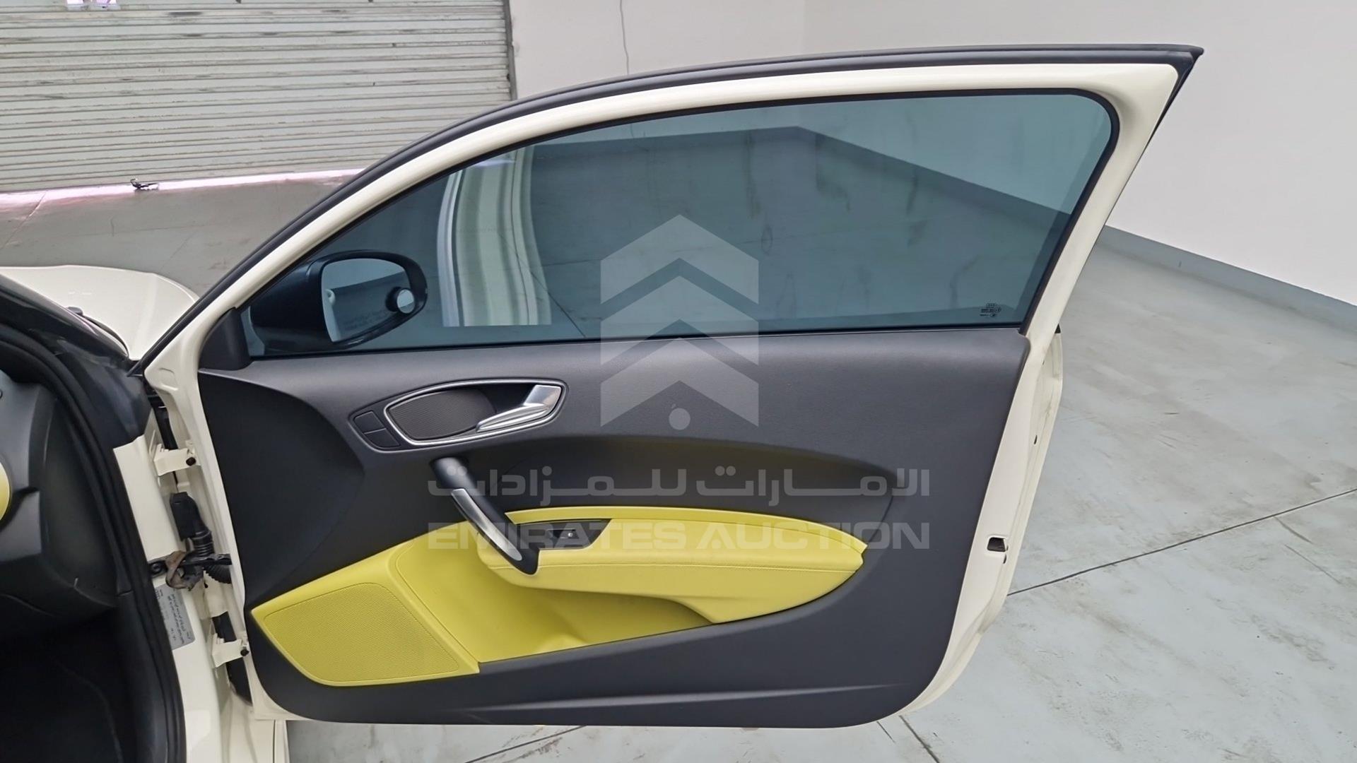 2011 AUDI A1 VIN: WAUAYA8X1BB069417