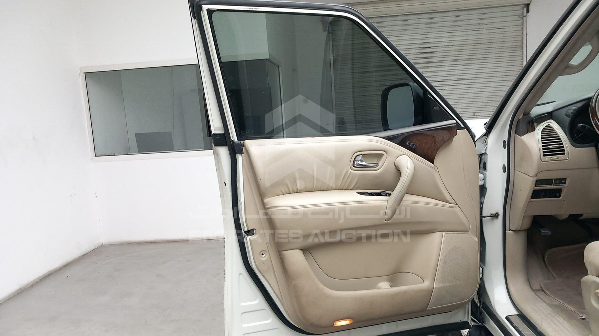 2011 INFINITI QX56 VIN: JNRAZ25Y6B9000720