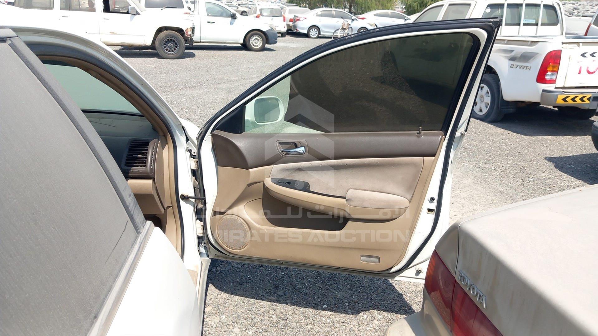 2005 HONDA ACCORD VIN: JHMCM56565C400442